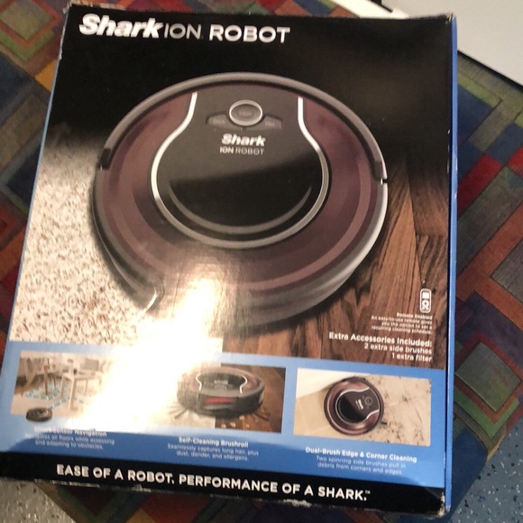 Shark ion Robot R700 - Picture 1 of 4